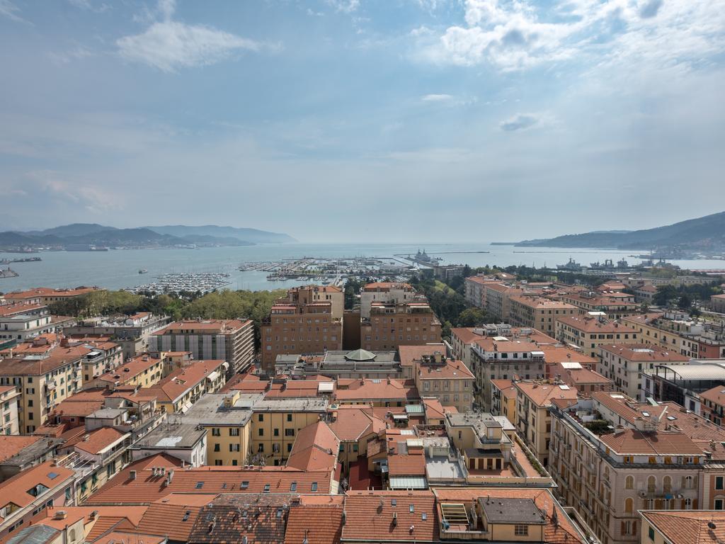 Guesthouse Il Grattacielo Sul Golfo La Spezia Exterior foto