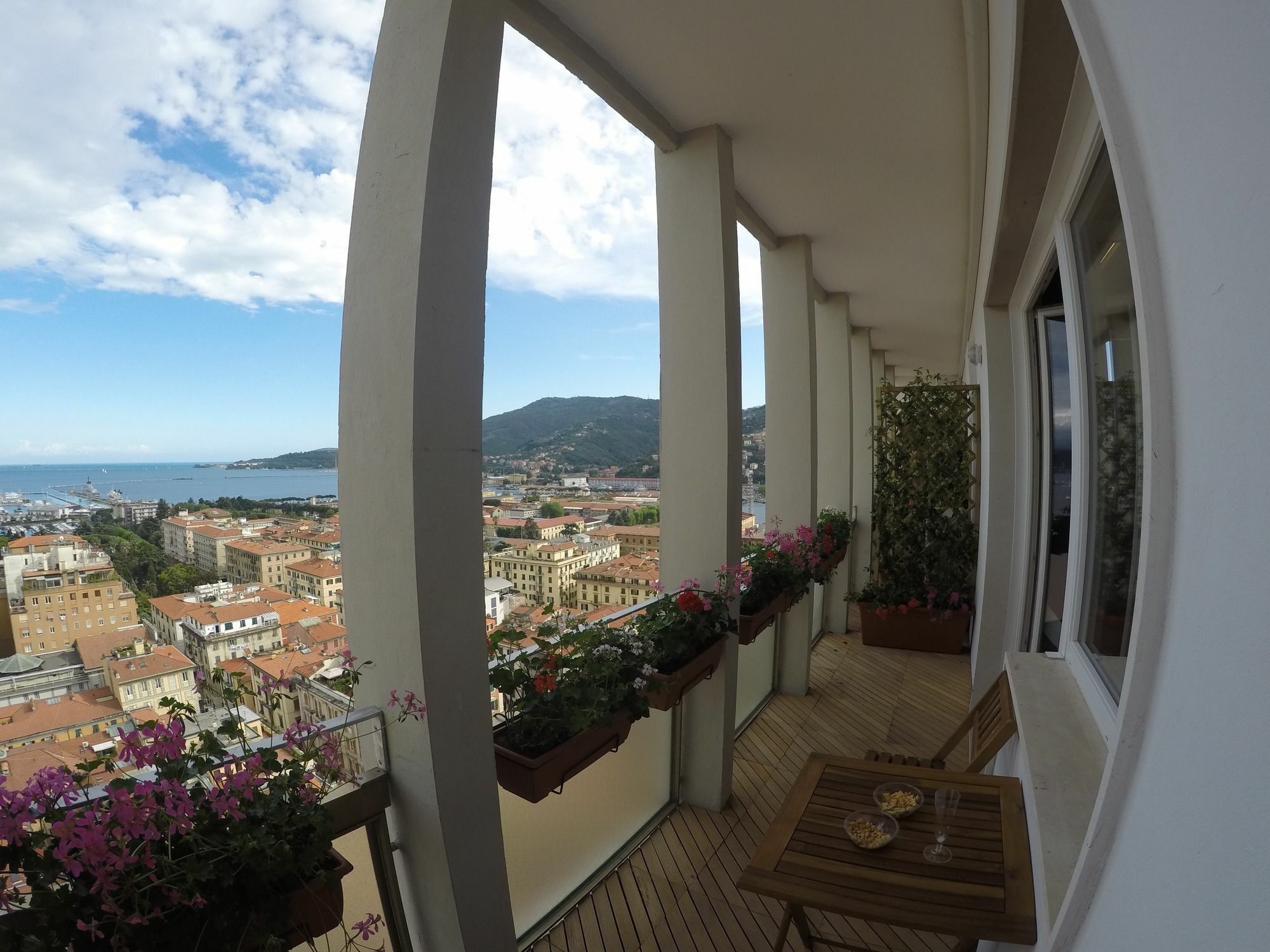 Guesthouse Il Grattacielo Sul Golfo La Spezia Exterior foto