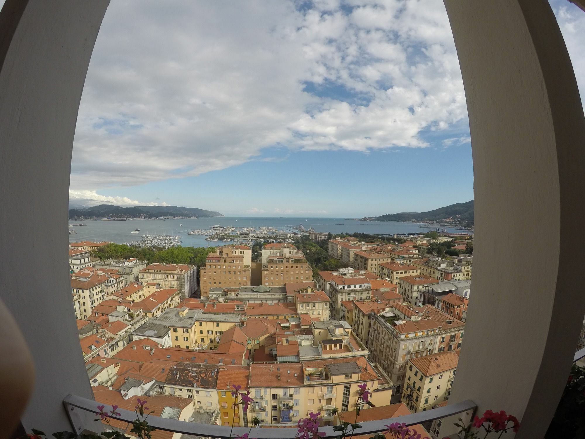 Guesthouse Il Grattacielo Sul Golfo La Spezia Exterior foto